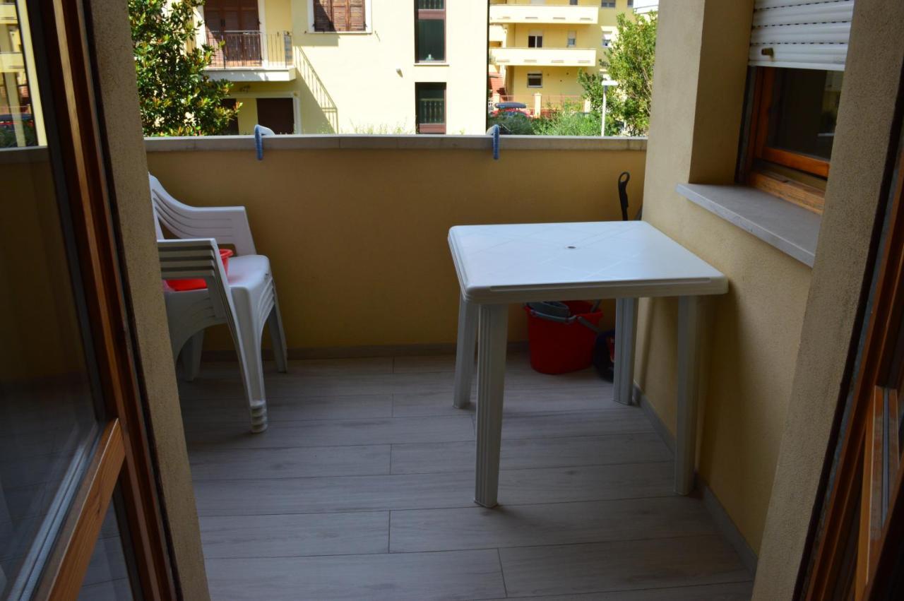 Ad Un Passo Dal Mare Apartment Porto SantʼElpidio Екстериор снимка