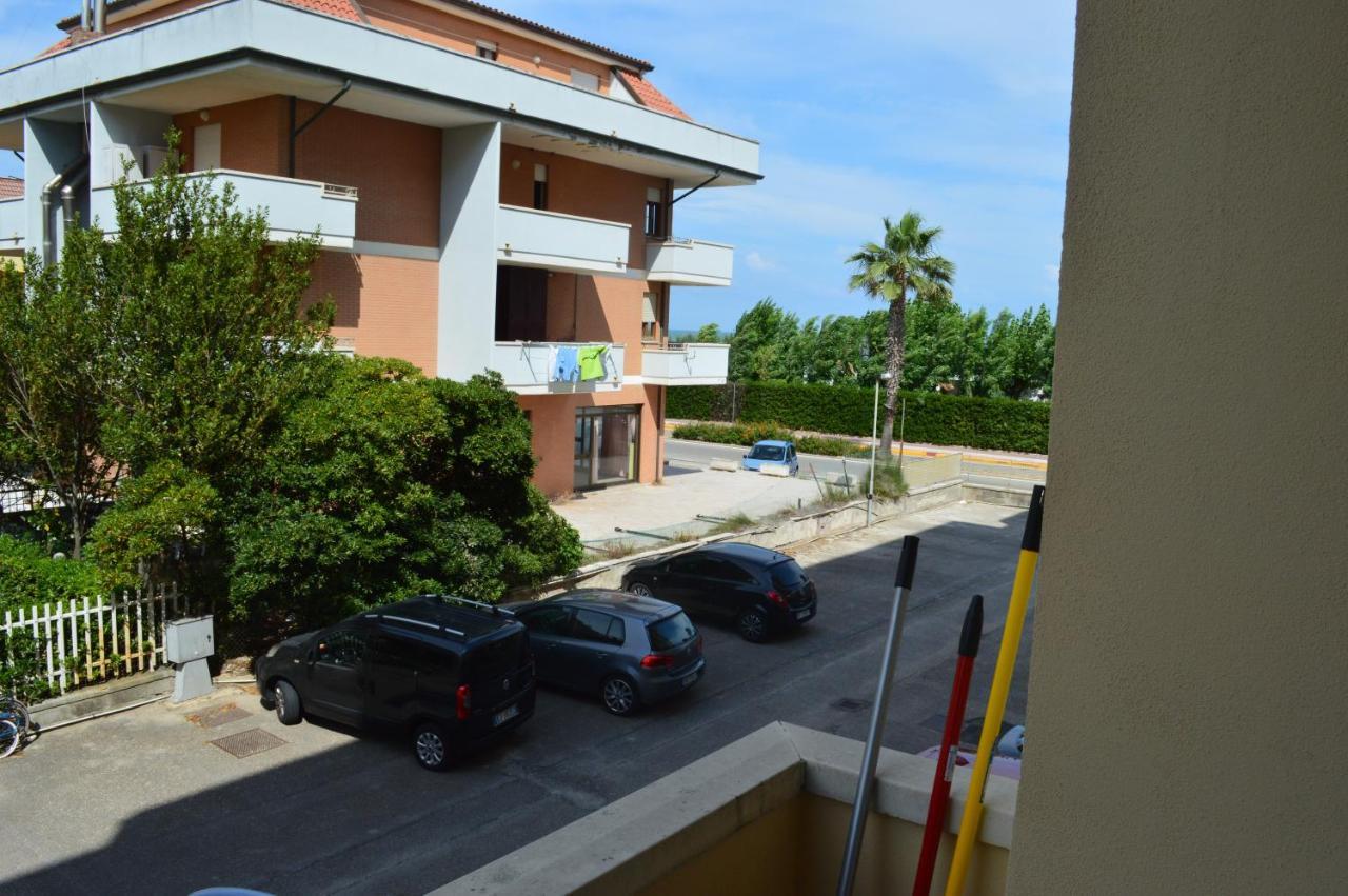 Ad Un Passo Dal Mare Apartment Porto SantʼElpidio Екстериор снимка