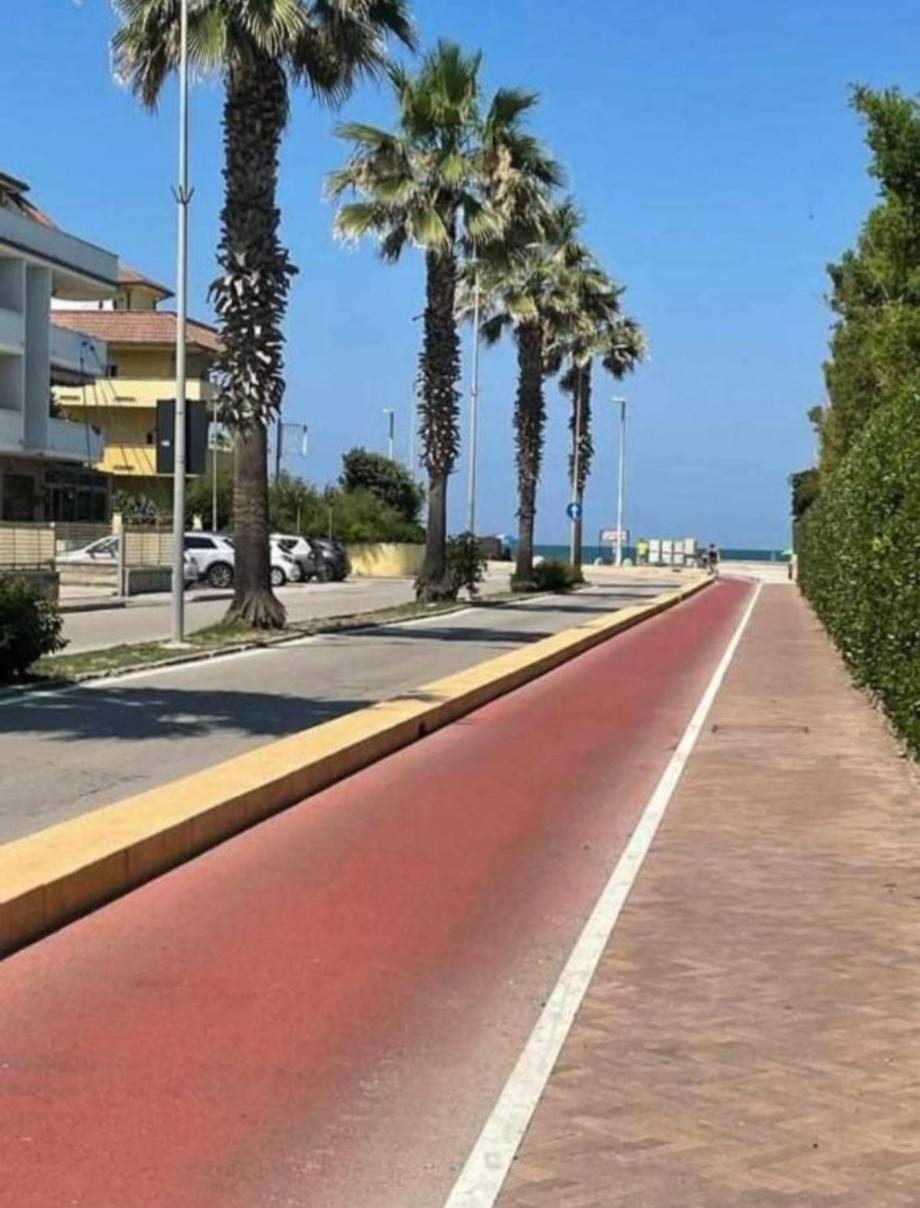 Ad Un Passo Dal Mare Apartment Porto SantʼElpidio Екстериор снимка